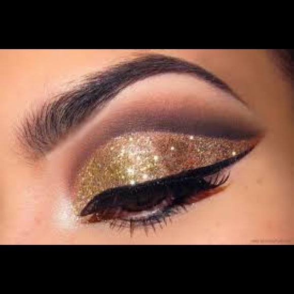 ⚡️SALE⚡️MAC Gold Glitter Eyeshadow - Picture 5 of 7
